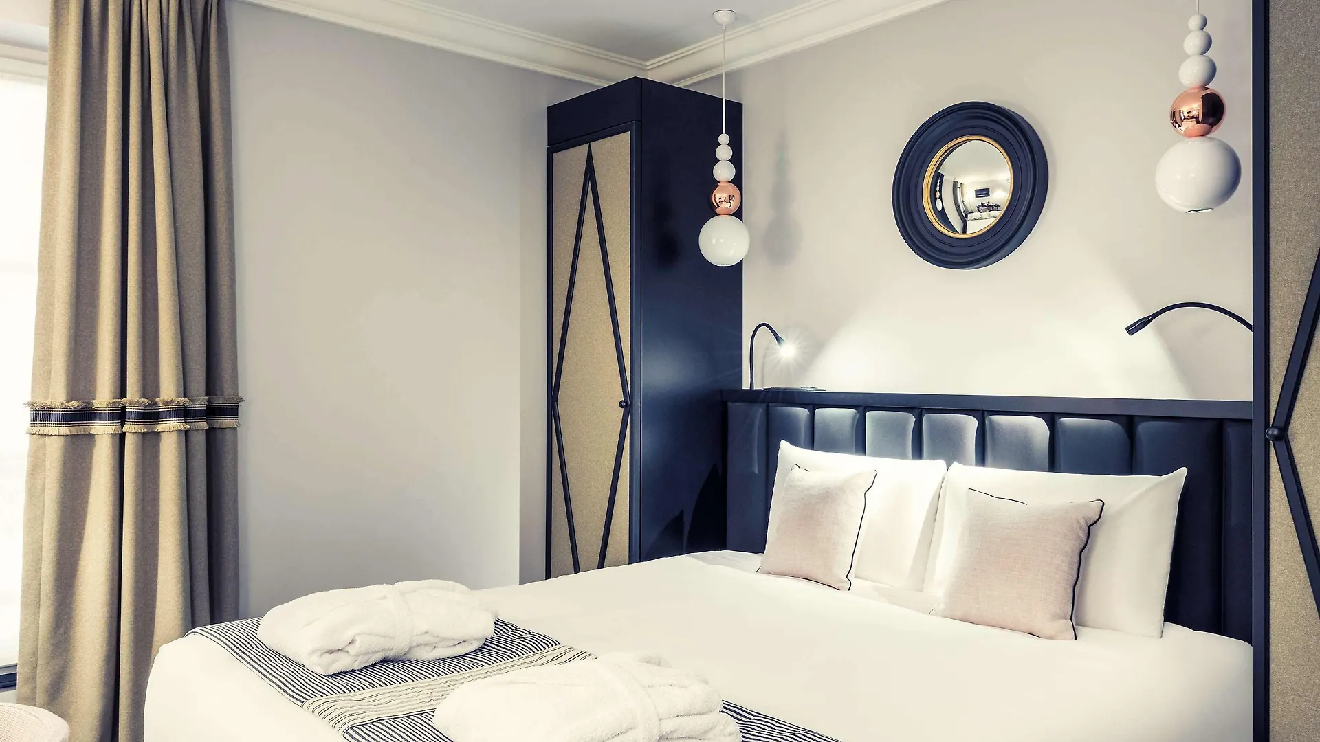 Mercure Arc De Triomphe Wagram