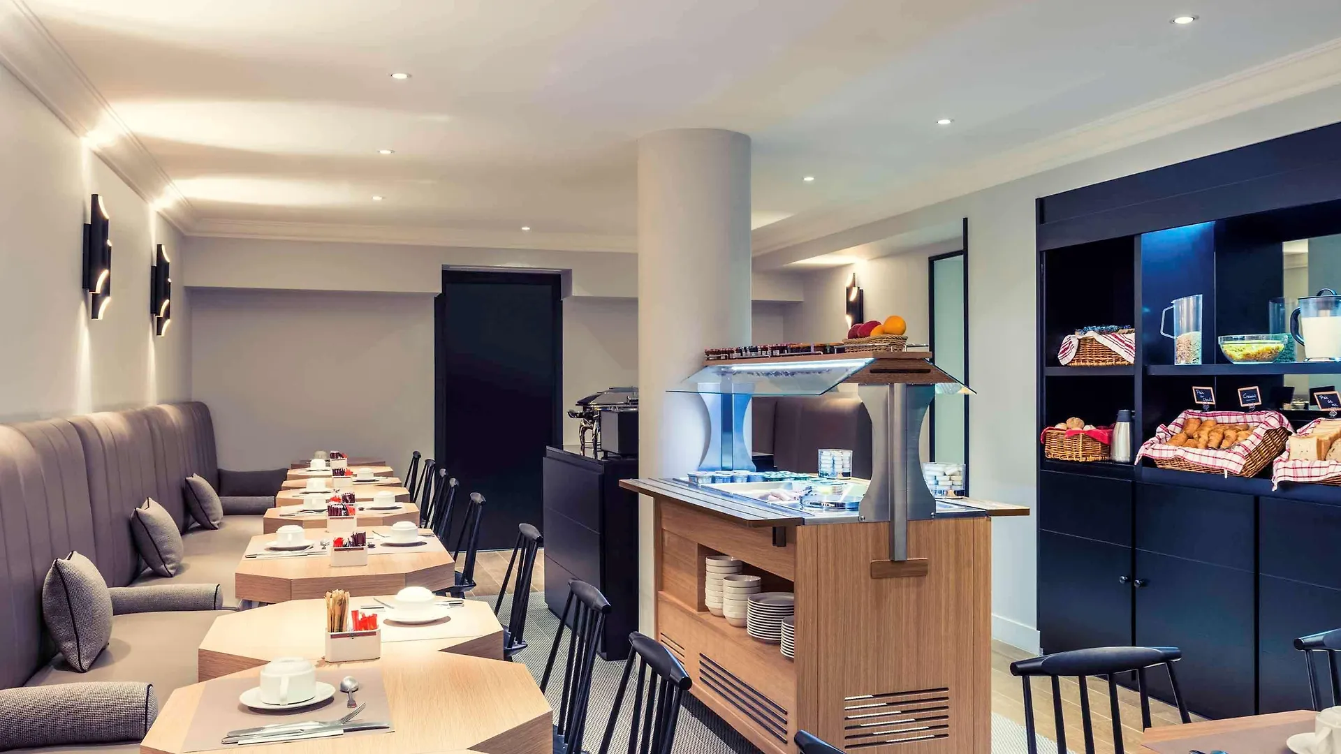 Mercure Arc De Triomphe Wagram Hotel