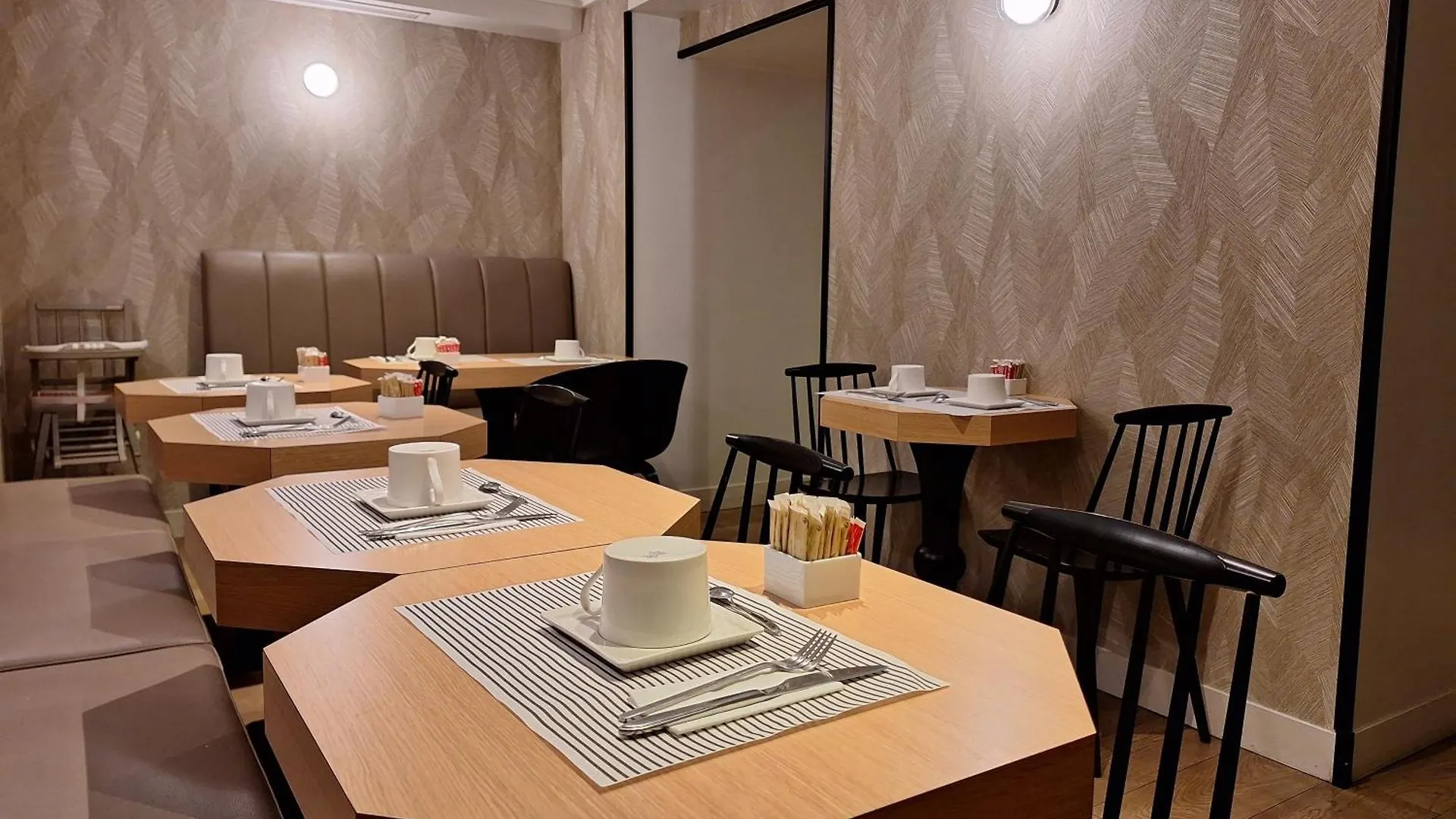 Hotel Mercure Arc De Triomphe Wagram Paris