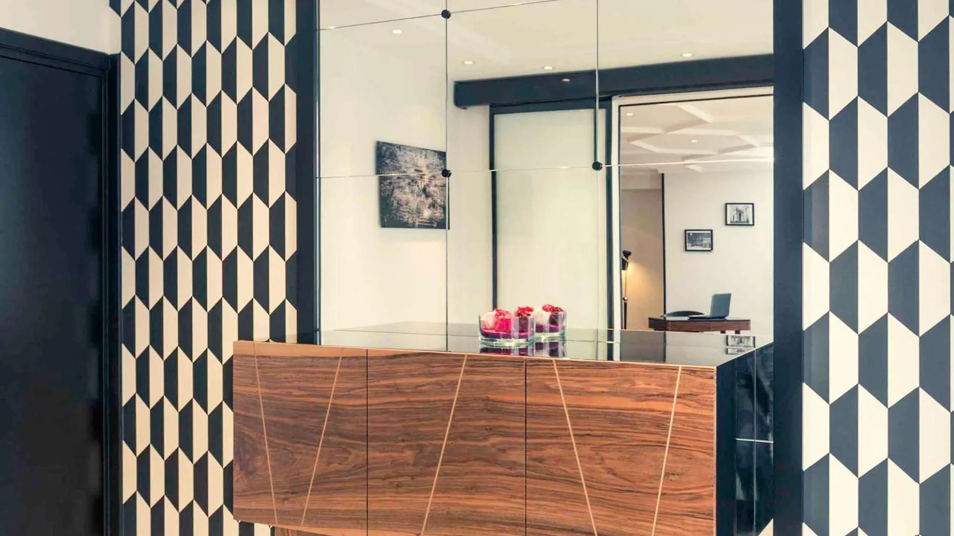 Mercure Arc De Triomphe Wagram Hotel Paris