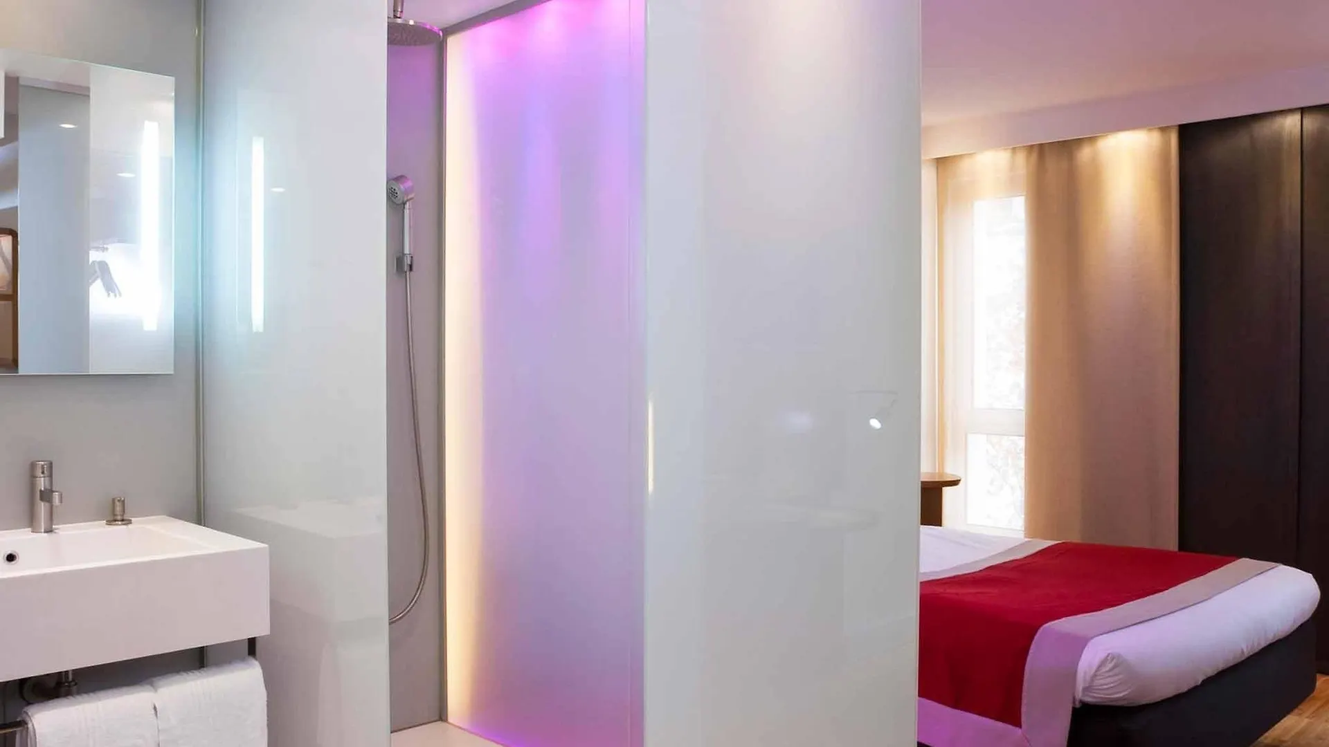 Mercure Arc De Triomphe Wagram Hotel Paris