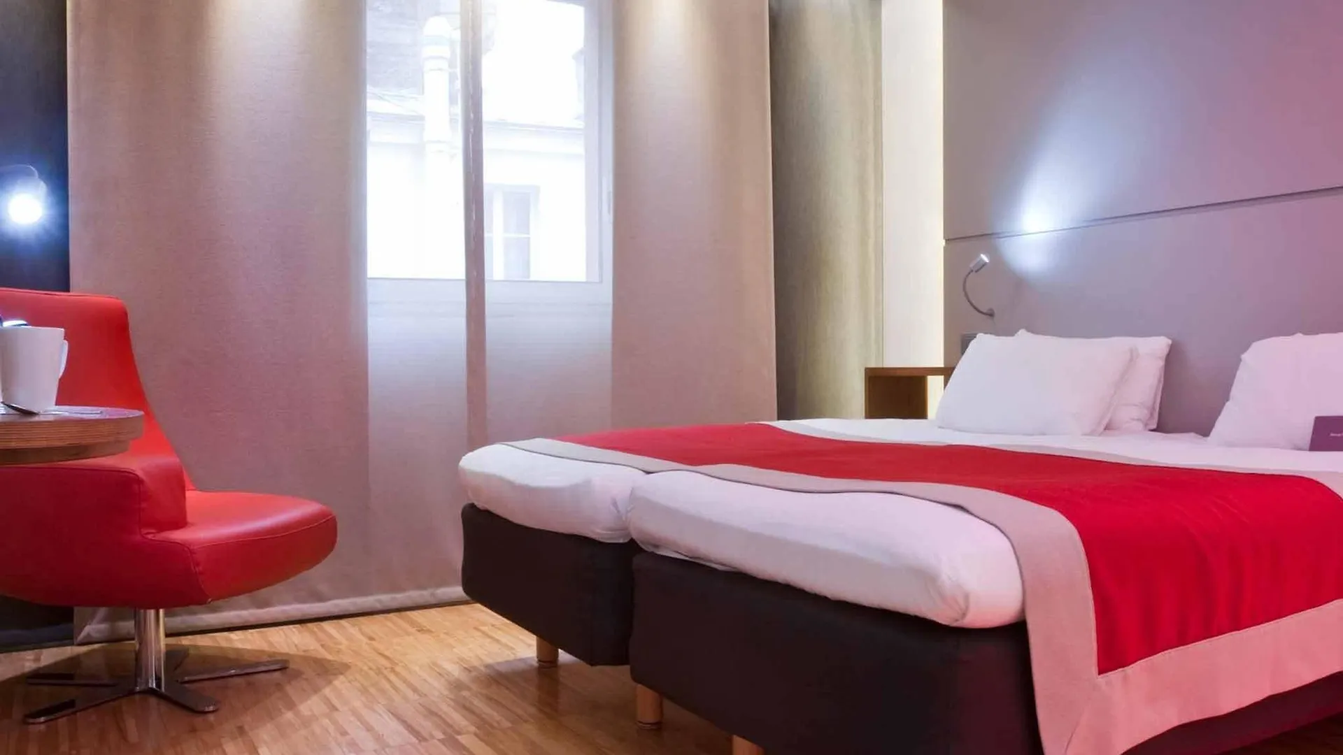 Hotel Mercure Arc De Triomphe Wagram 4*