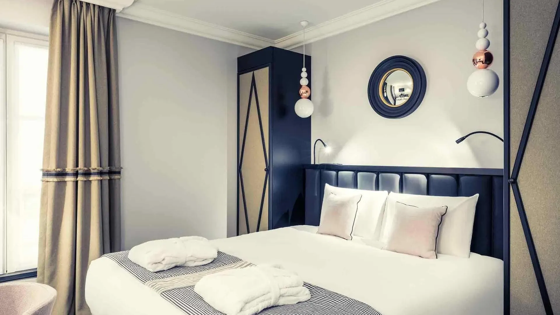 Hotel Mercure Arc De Triomphe Wagram 4*