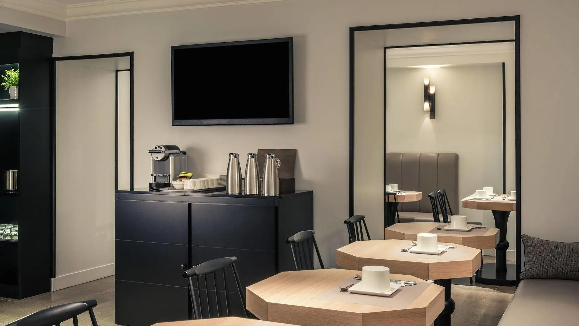 Mercure Arc De Triomphe Wagram Hotel 4*